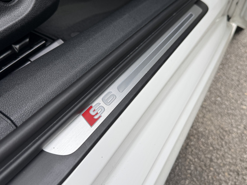 AUDI S6 AVANT - Photo 15