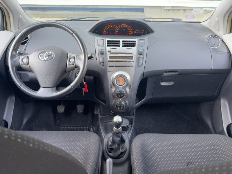 TOYOTA YARIS - Photo 4