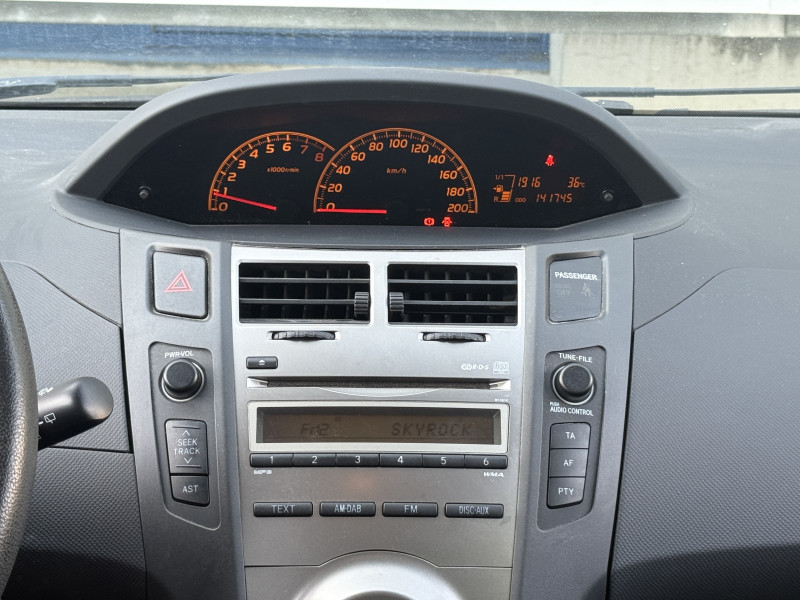 TOYOTA YARIS - Photo 8