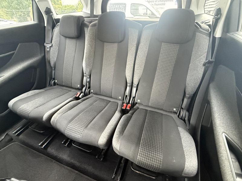 PEUGEOT 5008 - Photo 18